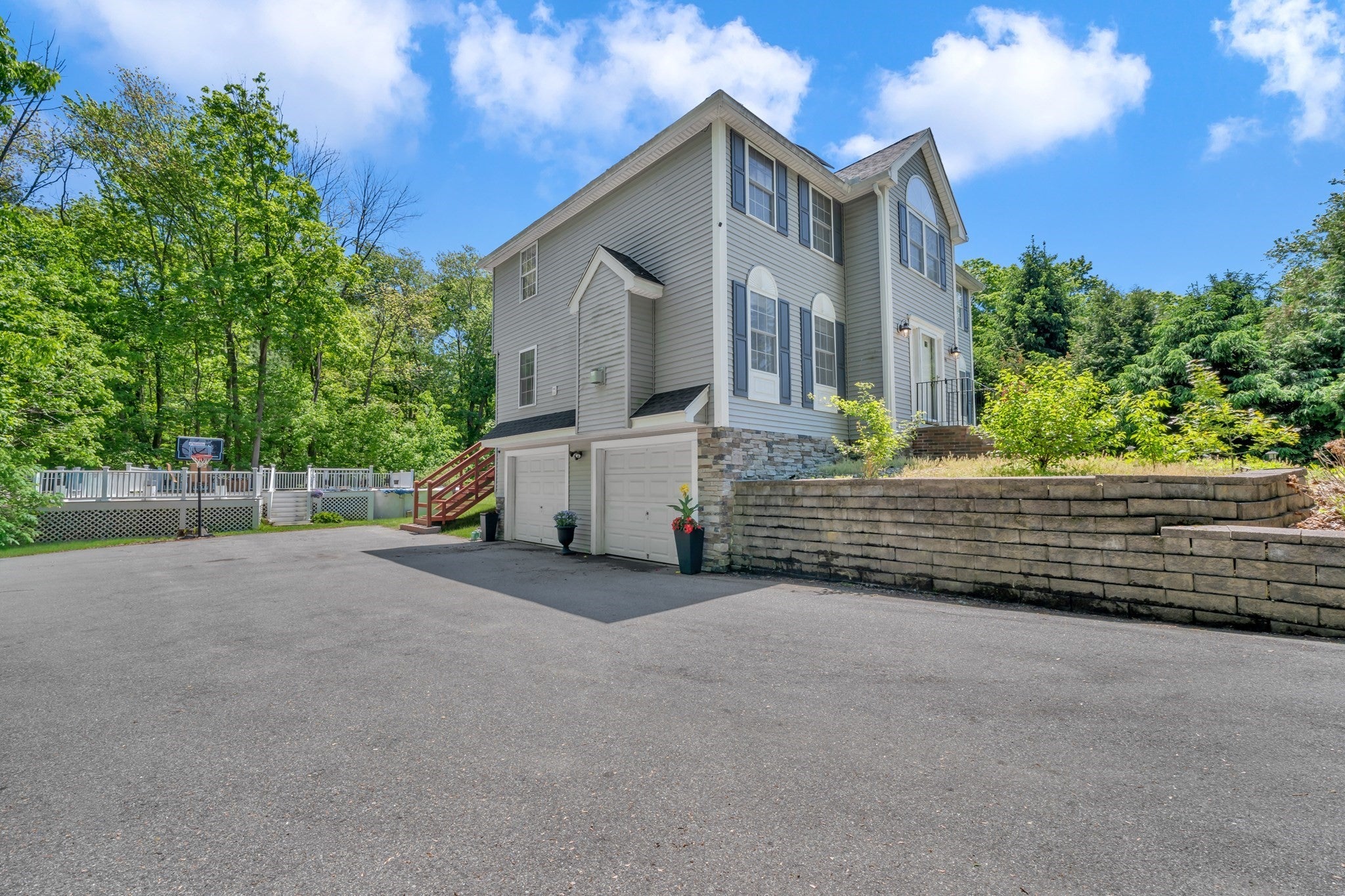 257 Howe St