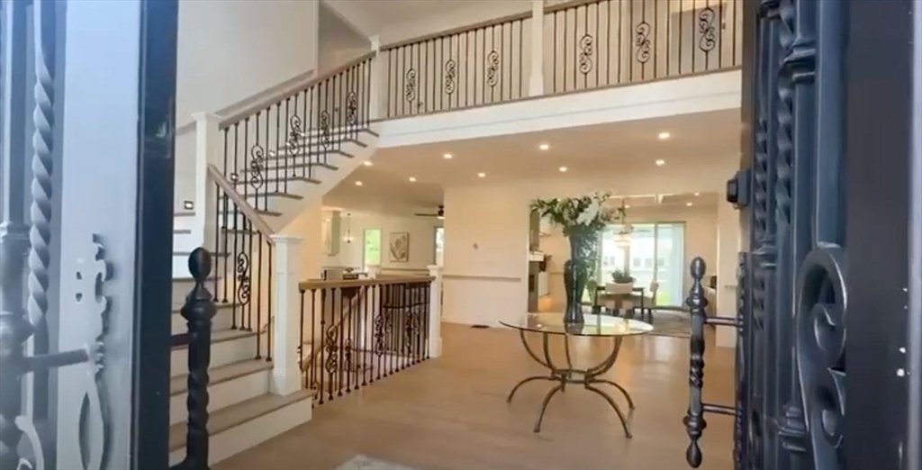 57 Mayflower Rd