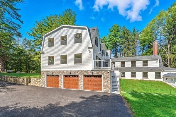 Click for 22 Lincoln Rd #B, Lincoln, MA slideshow