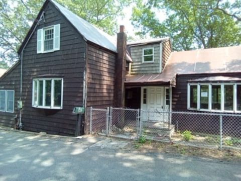 Photo of 10 Oak Rd, Middleton, MA 01949 (MLS # 73460802)