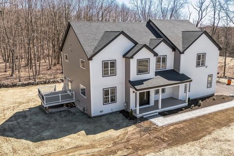 10 Falcon Dr Shrewsbury MA 01545