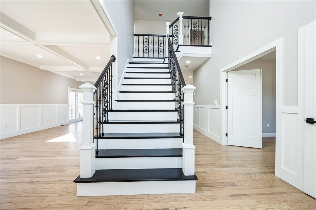 10 Falcon Dr