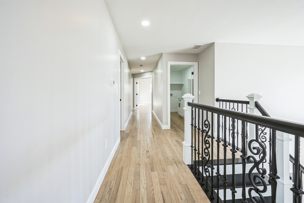 10 Falcon Dr