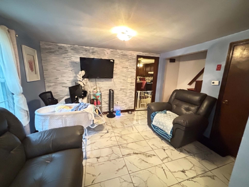 68 Mccarthy Ave, Leicester, MA Photo #4