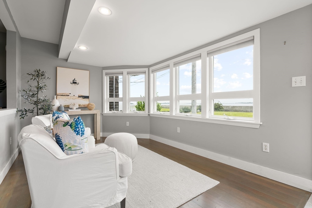 83 Edgewater Dr