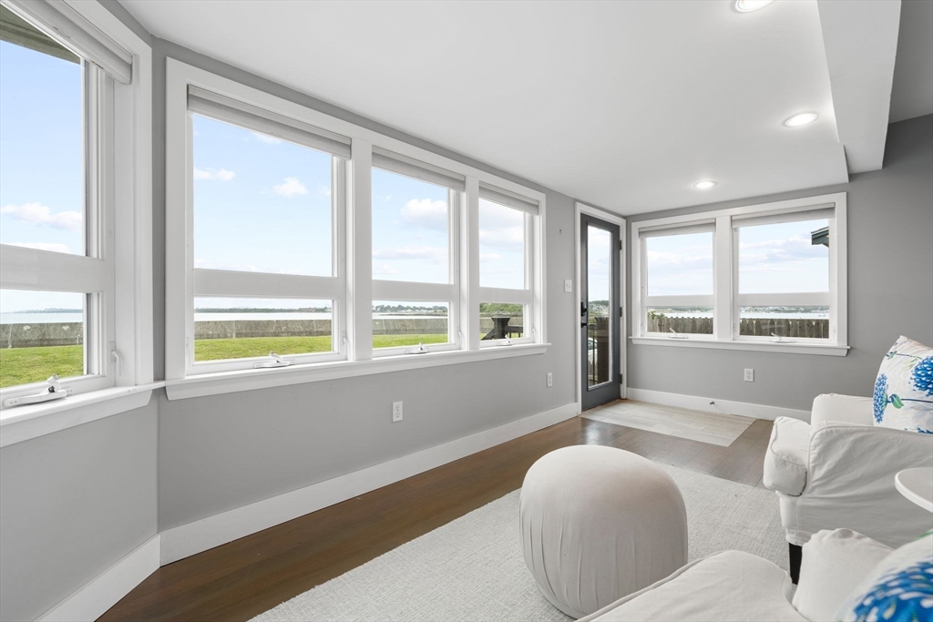 83 Edgewater Dr