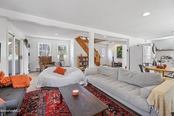 376 Long Bow Ln