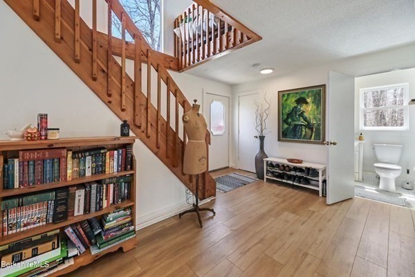 376 Long Bow Ln