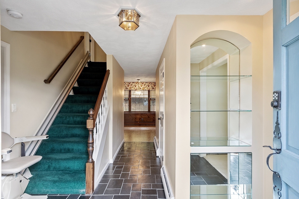 16 Minehan Ln