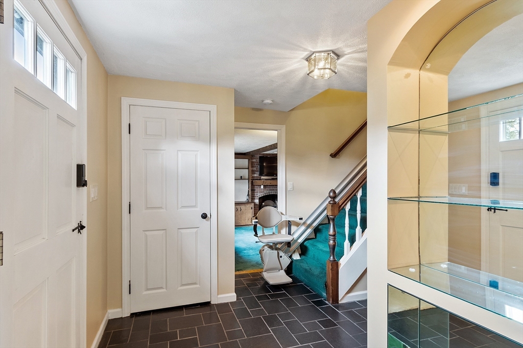 16 Minehan Ln