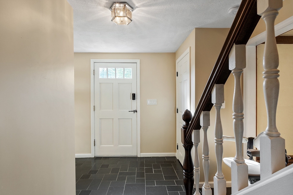 16 Minehan Ln