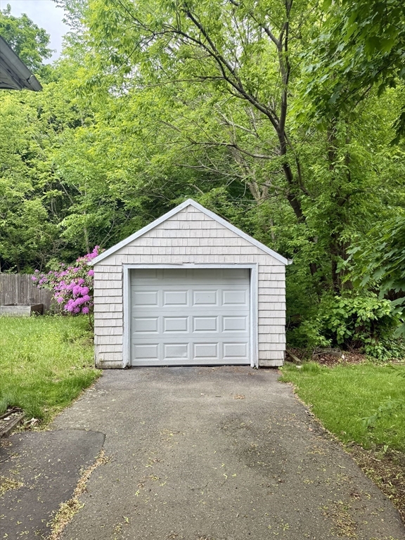 17-19 Moraine Pl