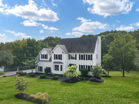 17 Harmony Trl Hopedale MA 01747