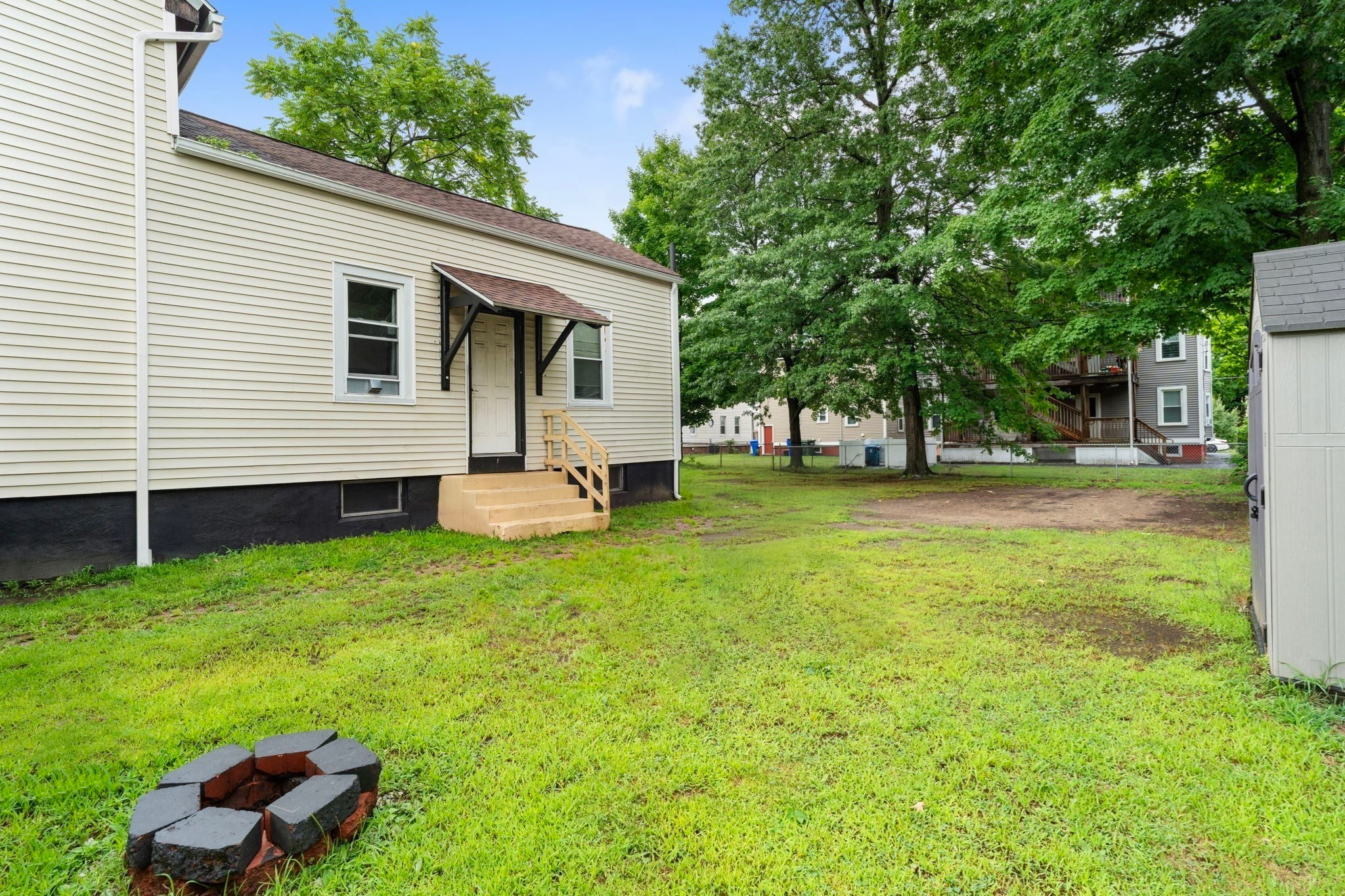 19 Suffolk St, Springfield, MA Photo #32