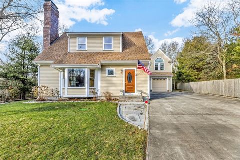 10 Rockledge Dr Falmouth MA 02556