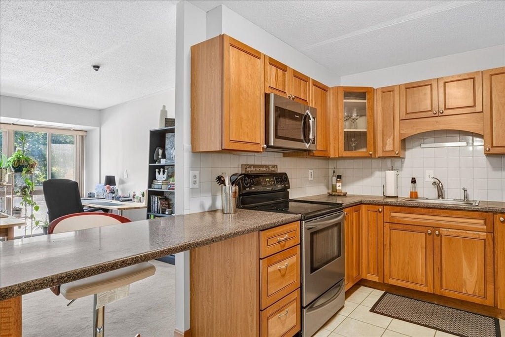 55 Tall Oaks Drive #402, Weymouth, MA, 55 Tall Oaks Drive #402, Weymouth, MA Photo #3