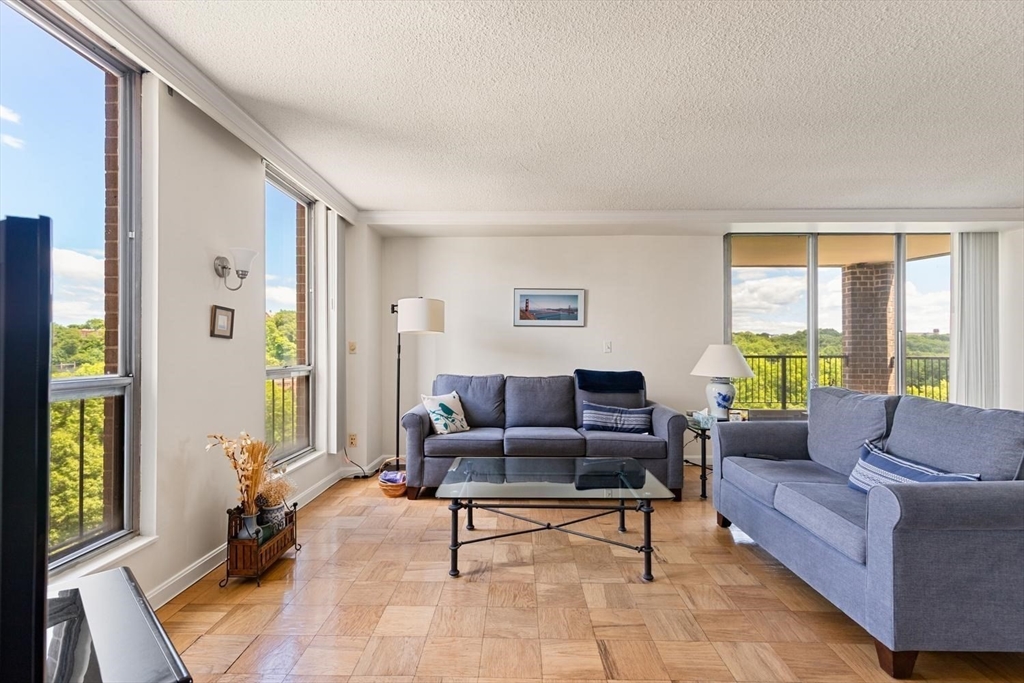 77 Pond Ave 901