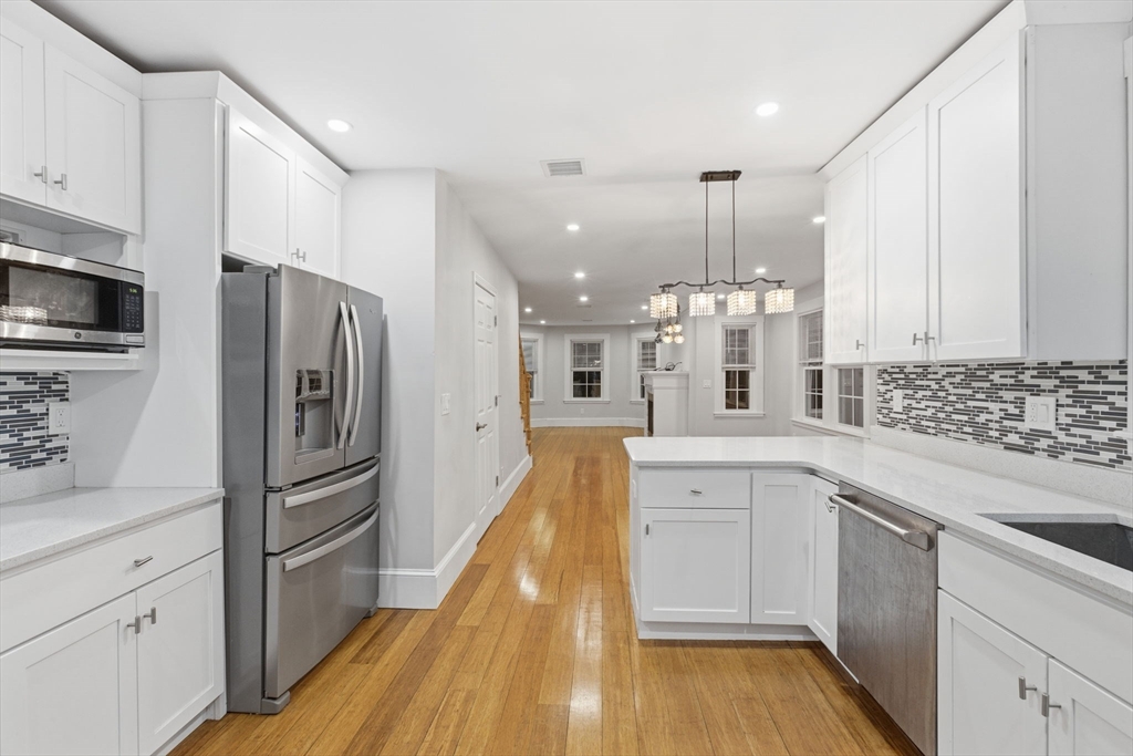 316-318 Concorde Ave