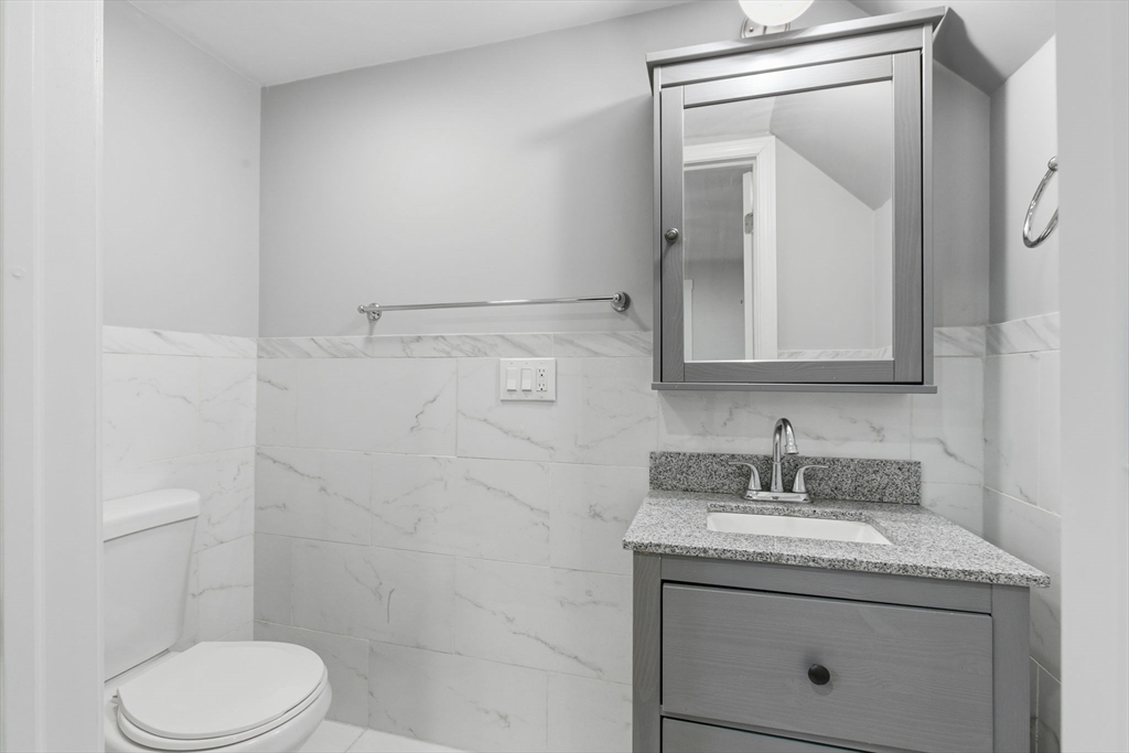 316-318 Concorde Ave