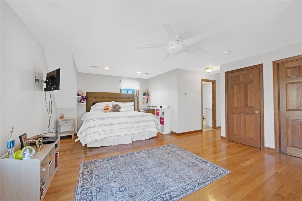 Wrentham, Massachusetts 02093, United States, 4 Bedrooms Bedrooms, ,4 BathroomsBathrooms,Residential,Active,88132