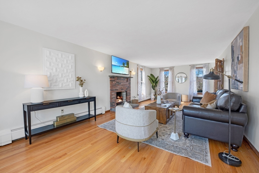 Wrentham, Massachusetts 02093, United States, 4 Bedrooms Bedrooms, ,4 BathroomsBathrooms,Residential,Active,88132