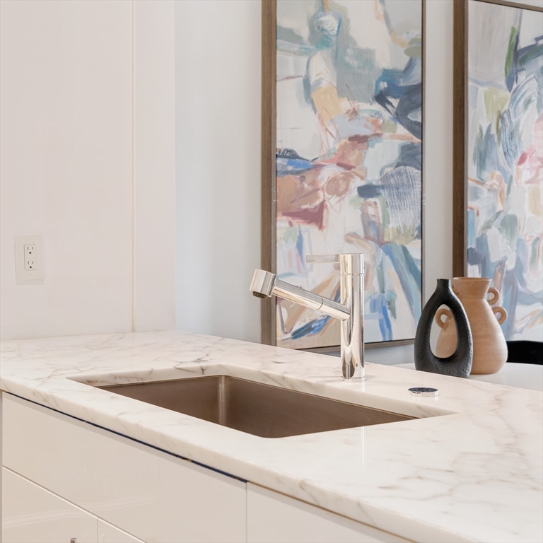 Boston, Massachusetts 02199, United States, 2 Bedrooms Bedrooms, ,2 BathroomsBathrooms,Residential,Active,223193