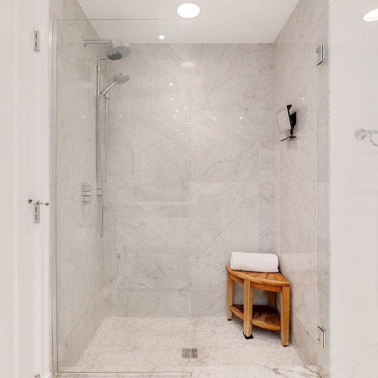 Boston, Massachusetts 02199, United States, 2 Bedrooms Bedrooms, ,2 BathroomsBathrooms,Residential,Active,223193