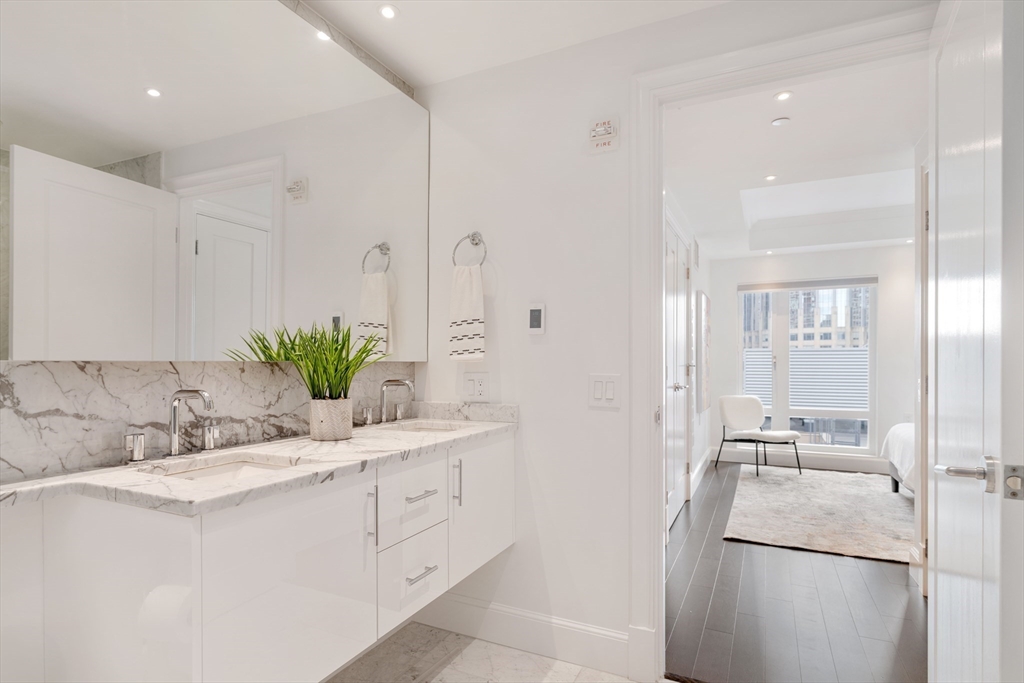 Boston, Massachusetts 02199, United States, 2 Bedrooms Bedrooms, ,2 BathroomsBathrooms,Residential,Active,223193