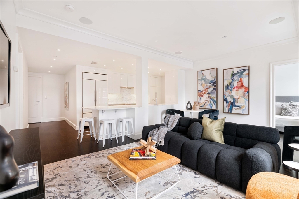 Boston, Massachusetts 02199, United States, 2 Bedrooms Bedrooms, ,2 BathroomsBathrooms,Residential,Active,223193