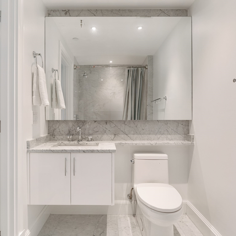 Boston, Massachusetts 02199, United States, 2 Bedrooms Bedrooms, ,2 BathroomsBathrooms,Residential,Active,223193