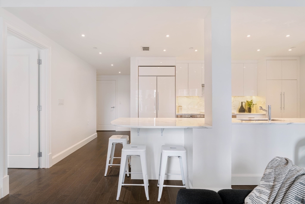 Boston, Massachusetts 02199, United States, 2 Bedrooms Bedrooms, ,2 BathroomsBathrooms,Residential,Active,223193