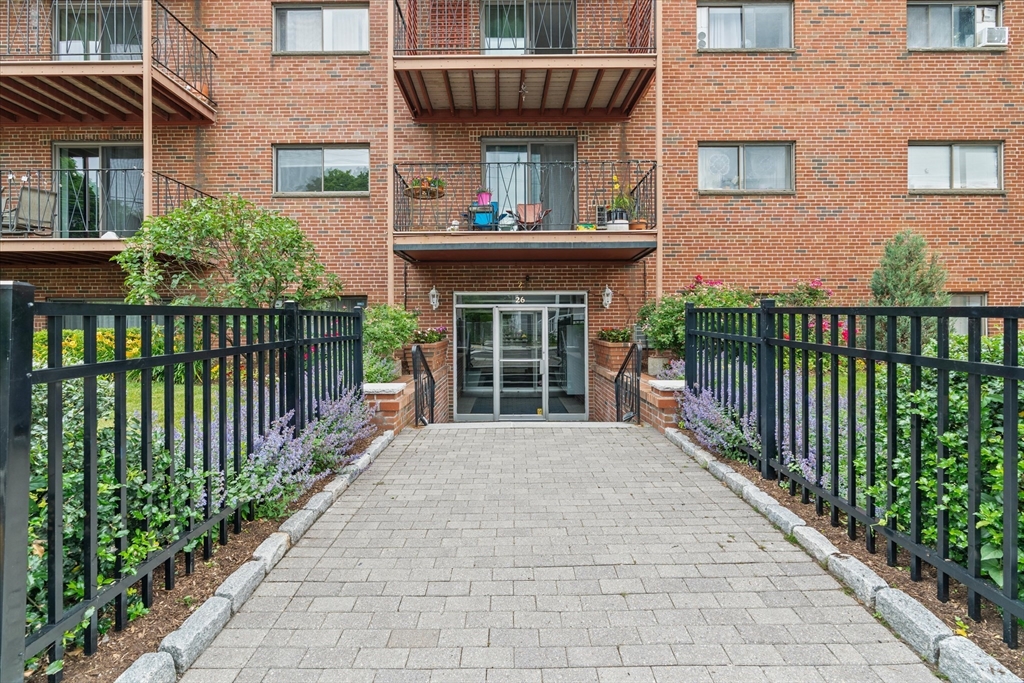26 Waverly St 410