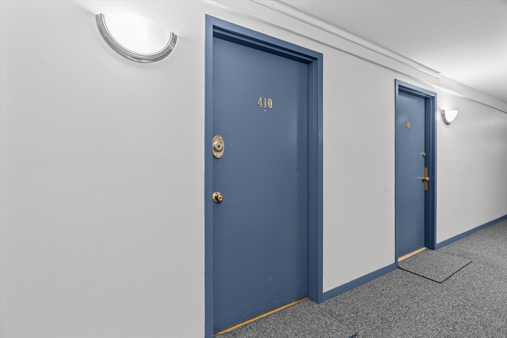 26 Waverly St 410