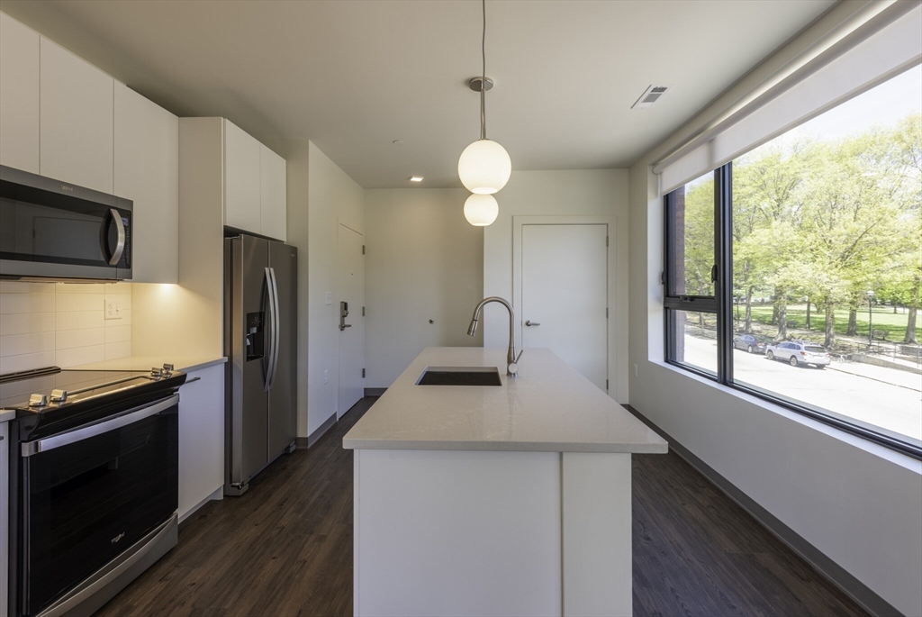 166 Main St 301