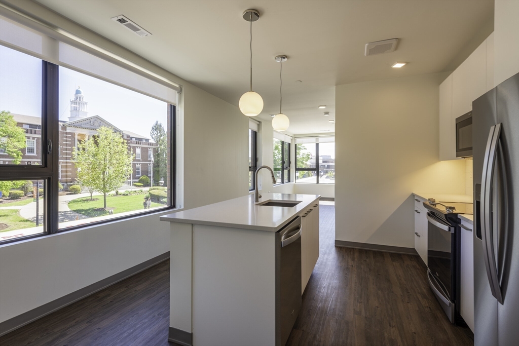 166 Main St 301