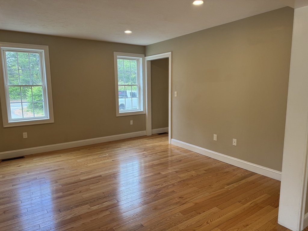 59 Wenham Rd