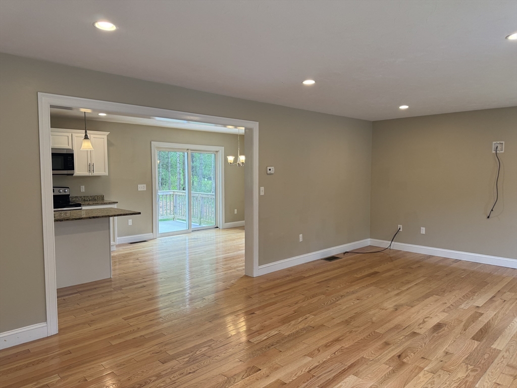 59 Wenham Rd