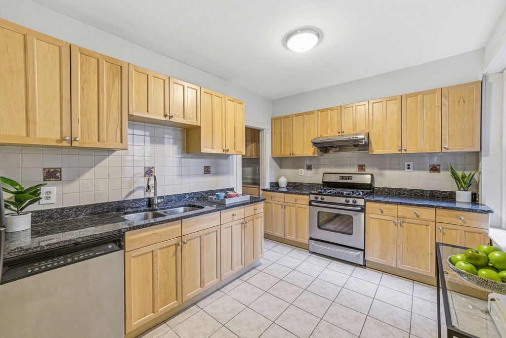 134 Pleasant ST #1, Brookline, MA Photo #12
