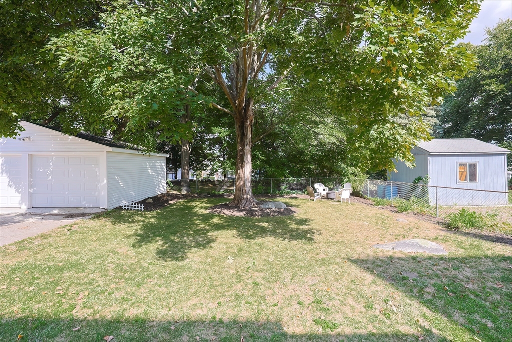 Milford, Massachusetts 01757, United States, 3 Bedrooms Bedrooms, ,1 BathroomBathrooms,Residential,Pending,213889