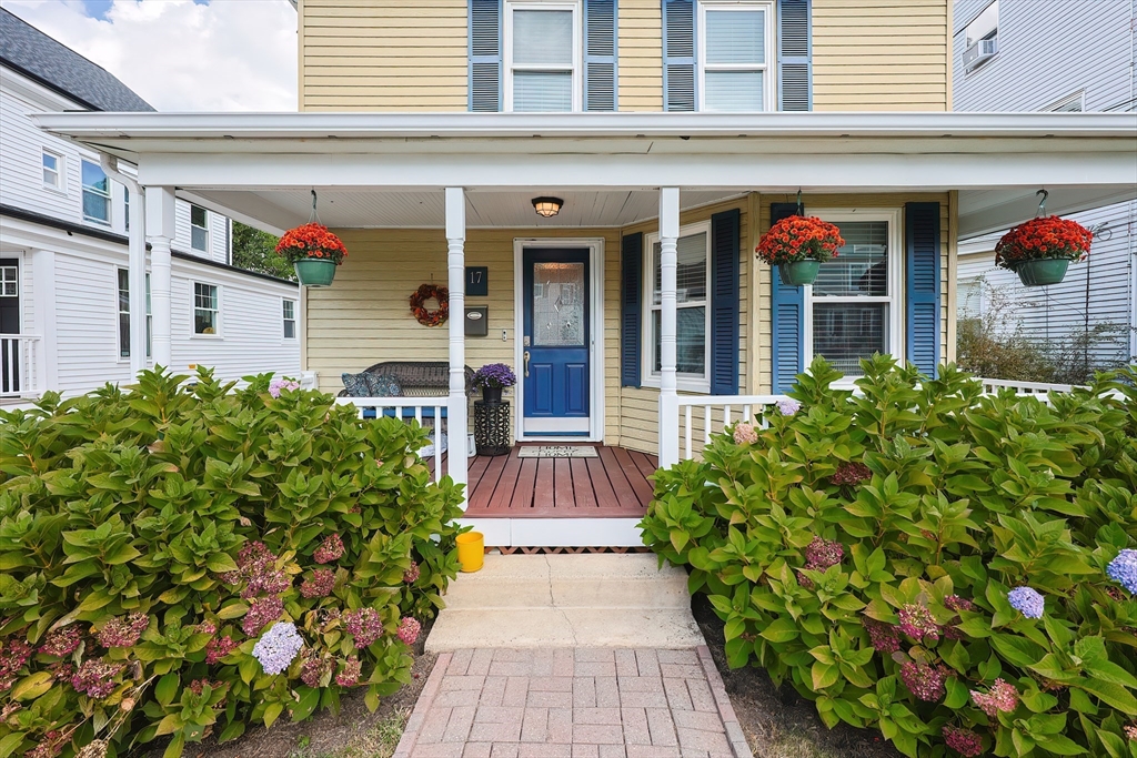 Milford, Massachusetts 01757, United States, 3 Bedrooms Bedrooms, ,1 BathroomBathrooms,Residential,Pending,213889