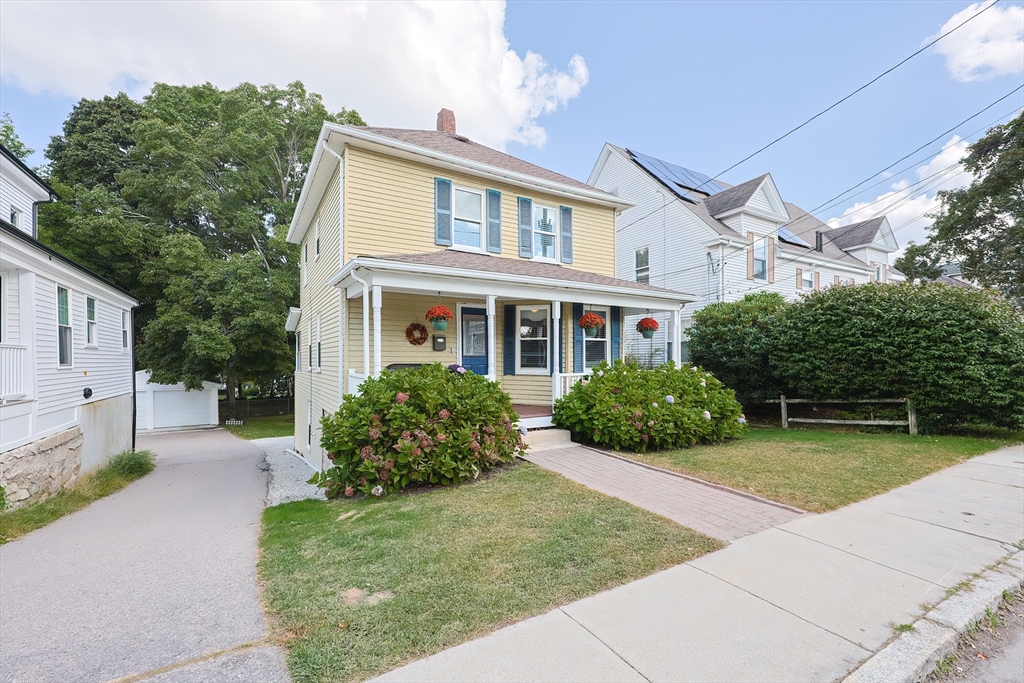 Milford, Massachusetts 01757, United States, 3 Bedrooms Bedrooms, ,1 BathroomBathrooms,Residential,Pending,213889