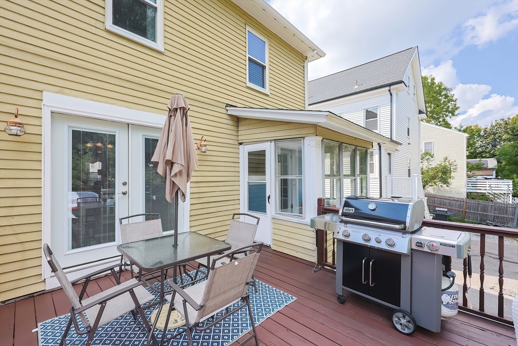 Milford, Massachusetts 01757, United States, 3 Bedrooms Bedrooms, ,1 BathroomBathrooms,Residential,Pending,213889