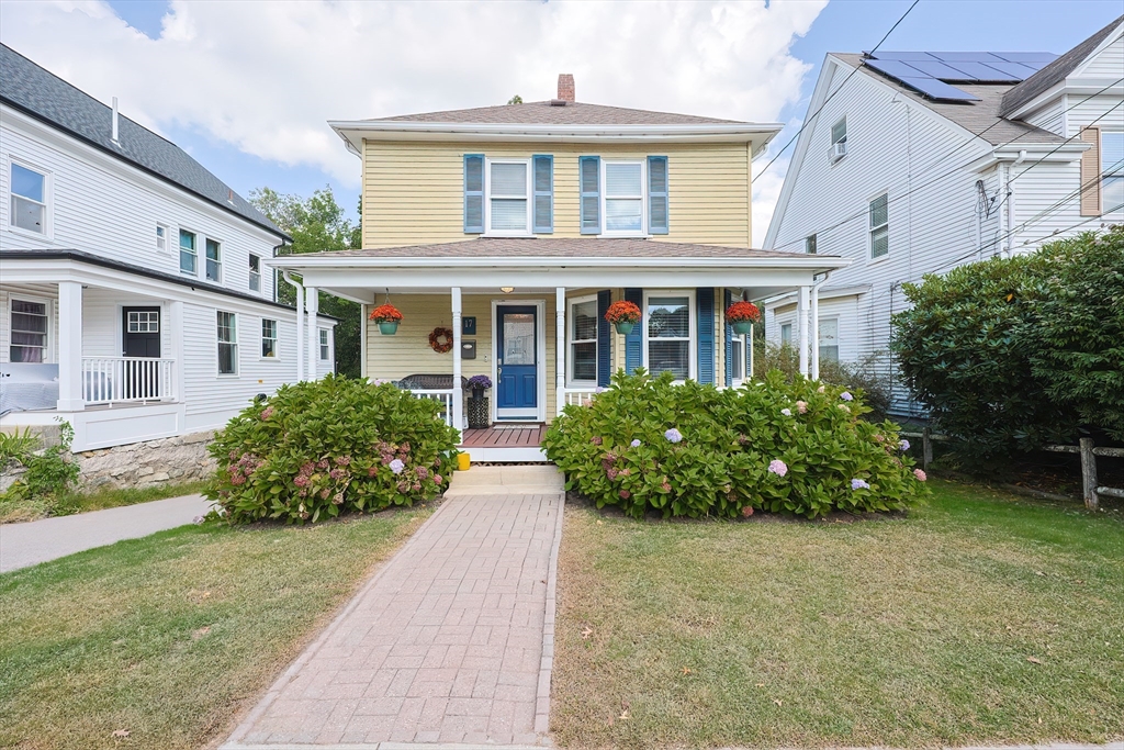 Milford, Massachusetts 01757, United States, 3 Bedrooms Bedrooms, ,1 BathroomBathrooms,Residential,Pending,213889