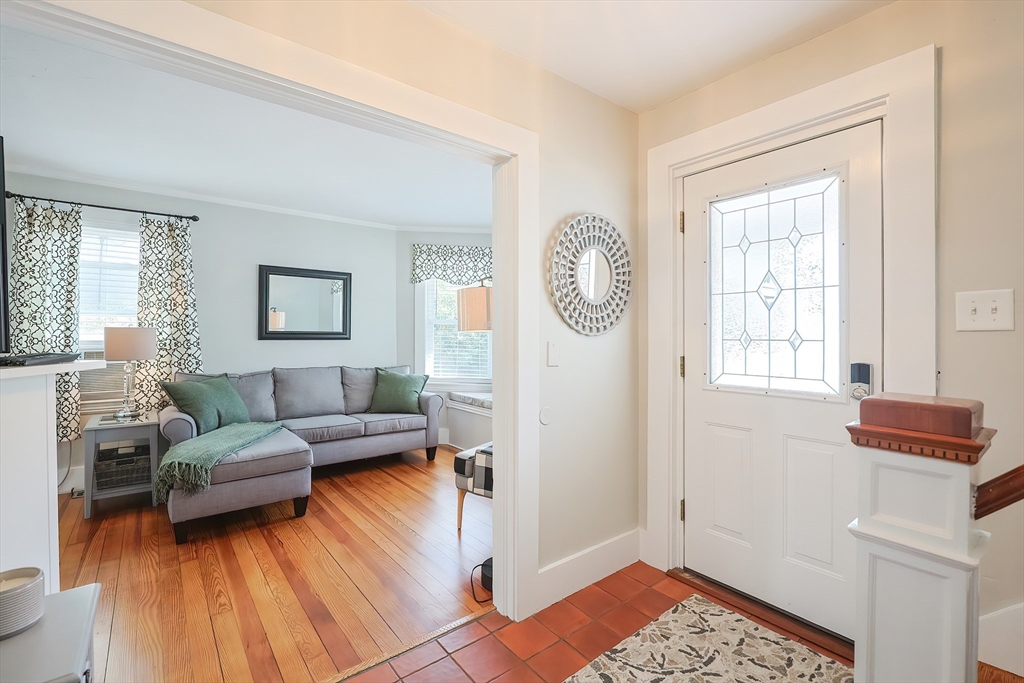 Milford, Massachusetts 01757, United States, 3 Bedrooms Bedrooms, ,1 BathroomBathrooms,Residential,Pending,213889