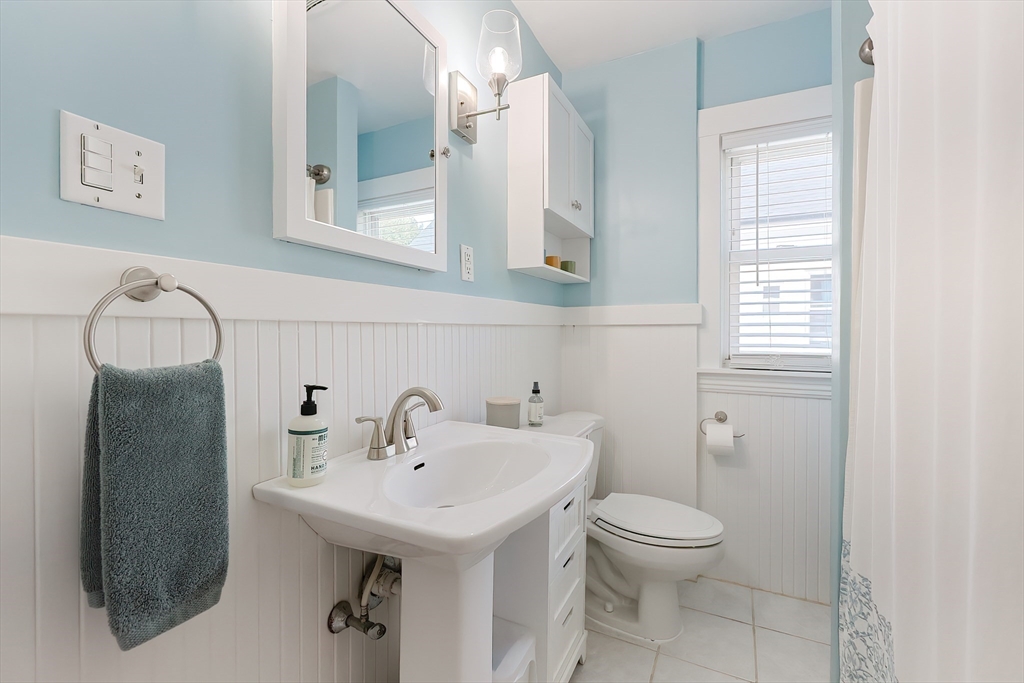 Milford, Massachusetts 01757, United States, 3 Bedrooms Bedrooms, ,1 BathroomBathrooms,Residential,Pending,213889