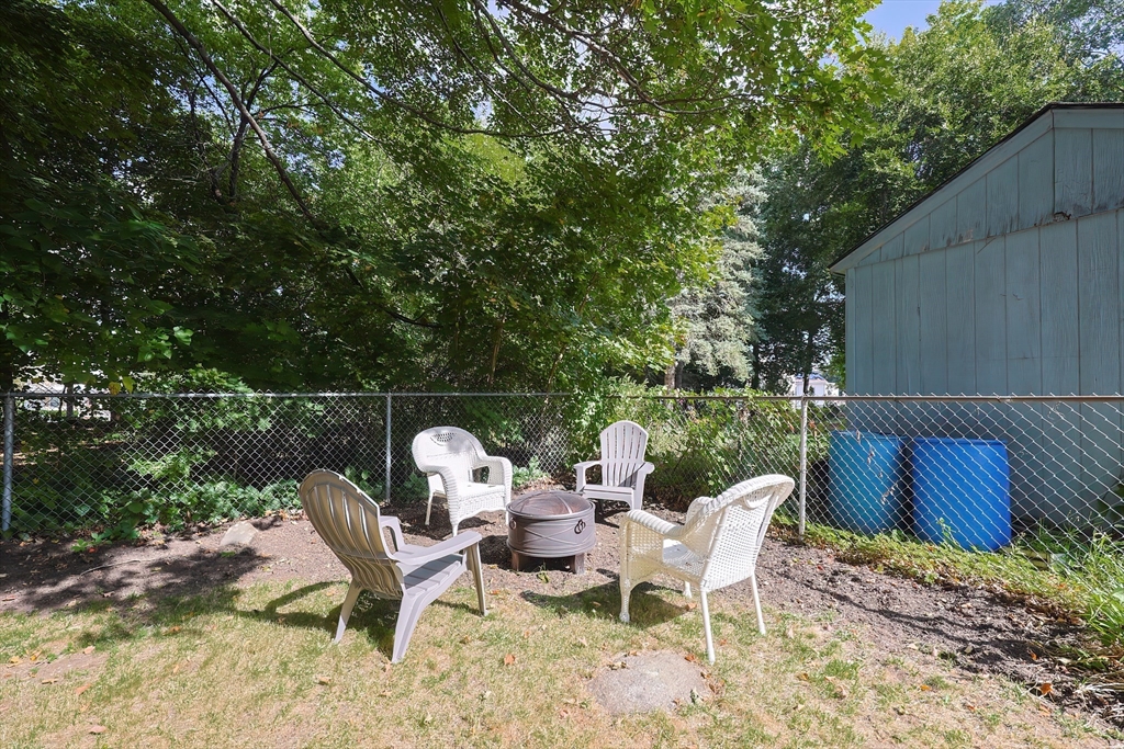 Milford, Massachusetts 01757, United States, 3 Bedrooms Bedrooms, ,1 BathroomBathrooms,Residential,Pending,213889