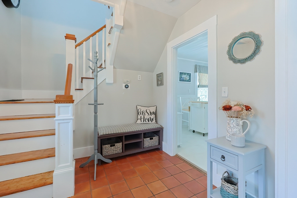 Milford, Massachusetts 01757, United States, 3 Bedrooms Bedrooms, ,1 BathroomBathrooms,Residential,Pending,213889