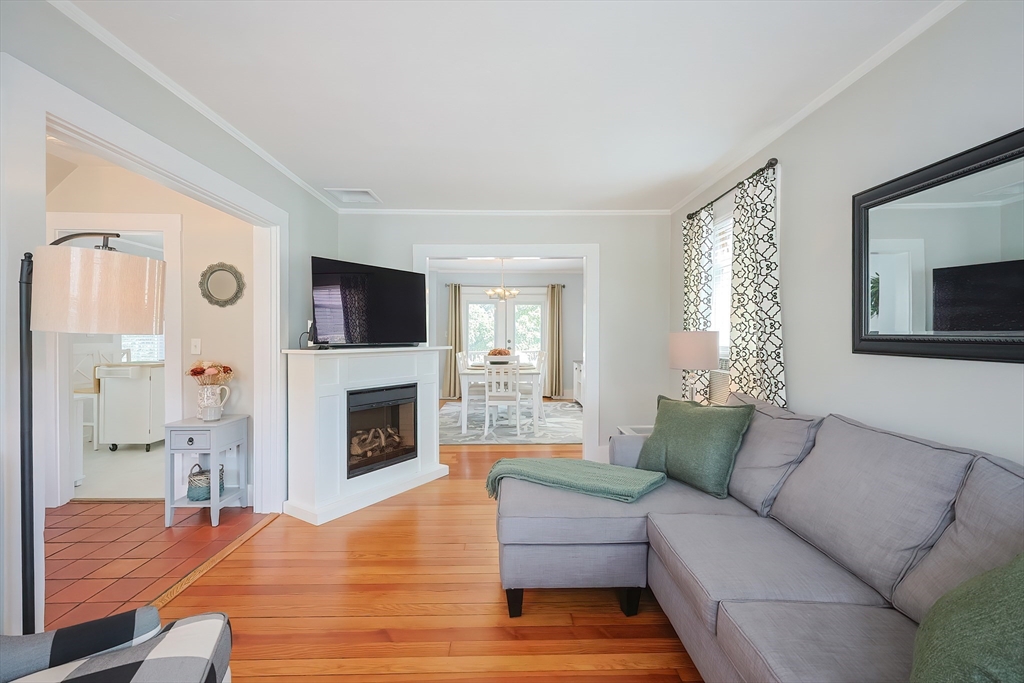 Milford, Massachusetts 01757, United States, 3 Bedrooms Bedrooms, ,1 BathroomBathrooms,Residential,Pending,213889