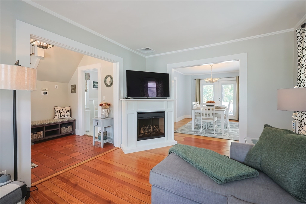 Milford, Massachusetts 01757, United States, 3 Bedrooms Bedrooms, ,1 BathroomBathrooms,Residential,Pending,213889