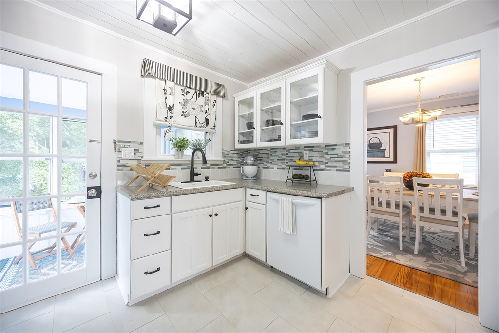 Milford, Massachusetts 01757, United States, 3 Bedrooms Bedrooms, ,1 BathroomBathrooms,Residential,Pending,213889